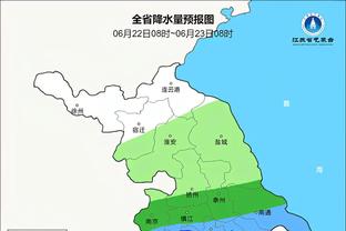 图片报：凯恩为球迷签名时把炸猪排掉在地上，只能将它扔垃圾桶